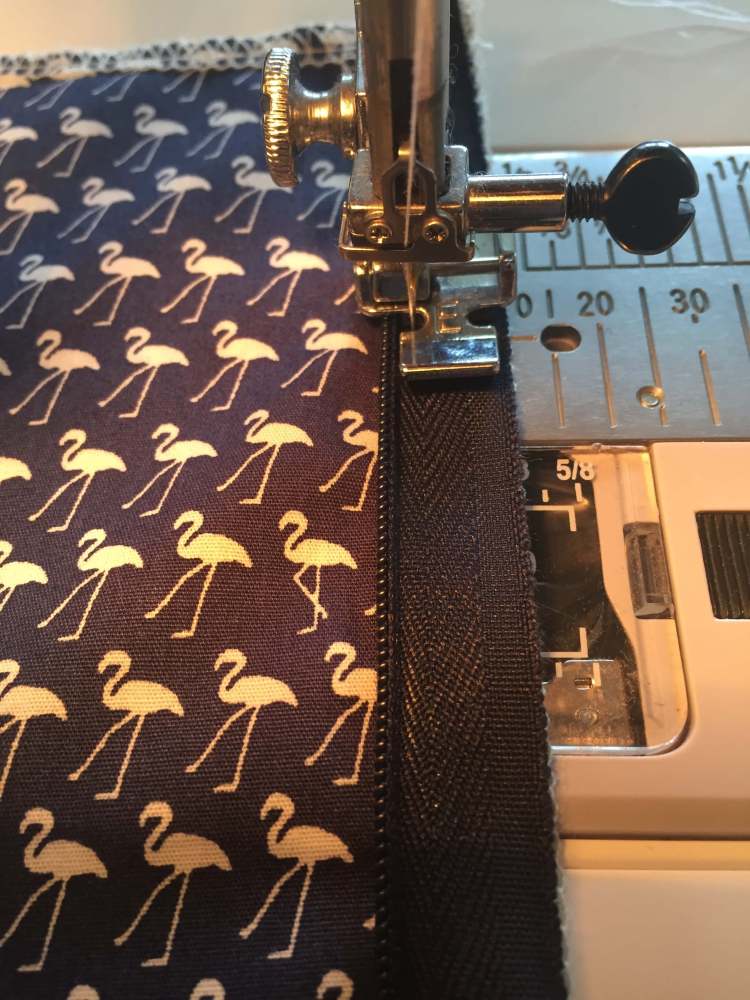 Inserting an invisible zipper