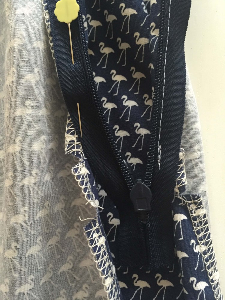 Inserting an invisible zipper